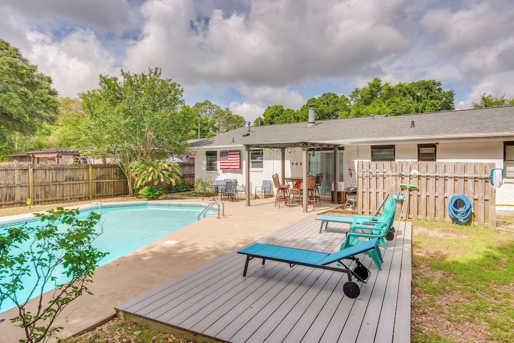 Swim, Golf & Relax: Family-friendly Pensacola Gem