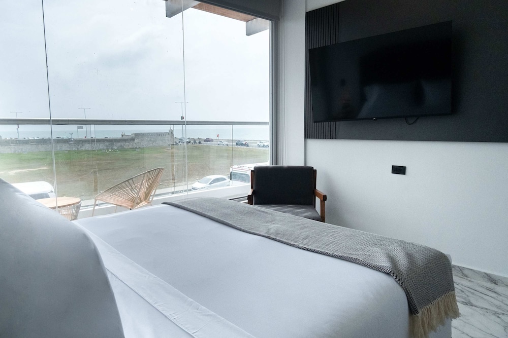 w Lovely 2BR w Balcony Near C Amurallada
