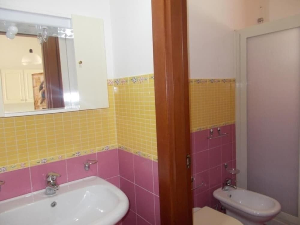 Cozy Retreat Near Baia Verde Beaches