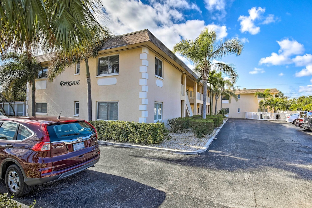 St. Pete Condo: Walking Distance to Beach! view 5