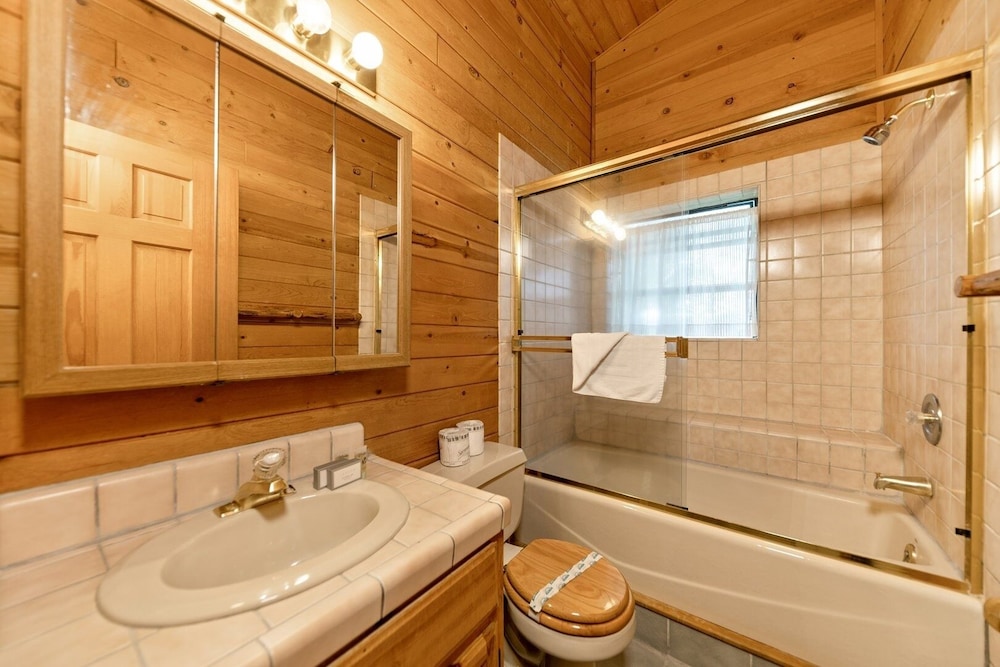 589 Danube Drive 3 Bedroom Condo