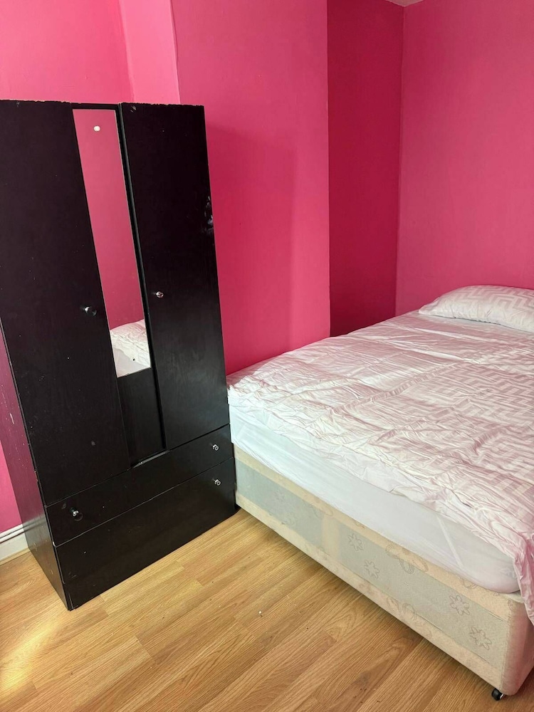 6 Guests - 3 Bedrooms - Close to London Center