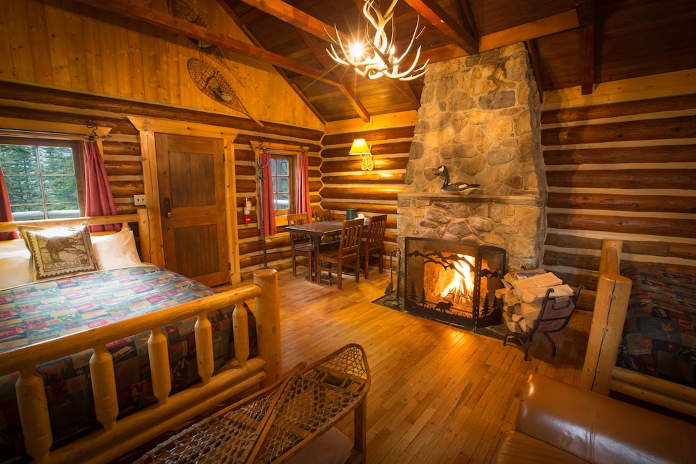 Storm Mountain Lodge Cabins & Dining