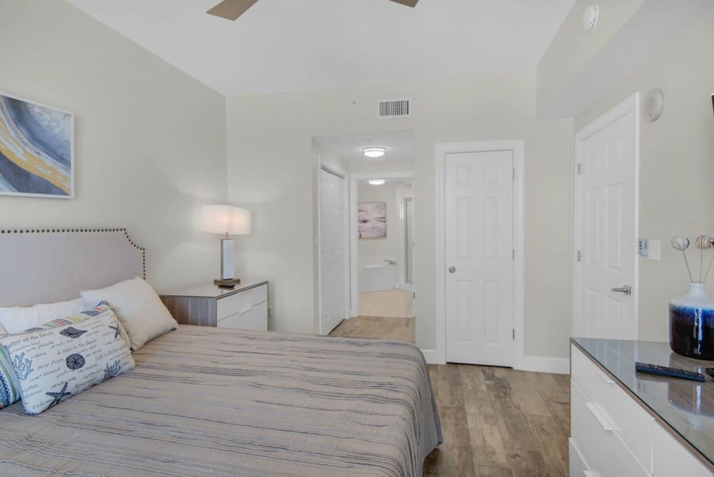 Coastal Condo 607 by Brightwild Beachfront