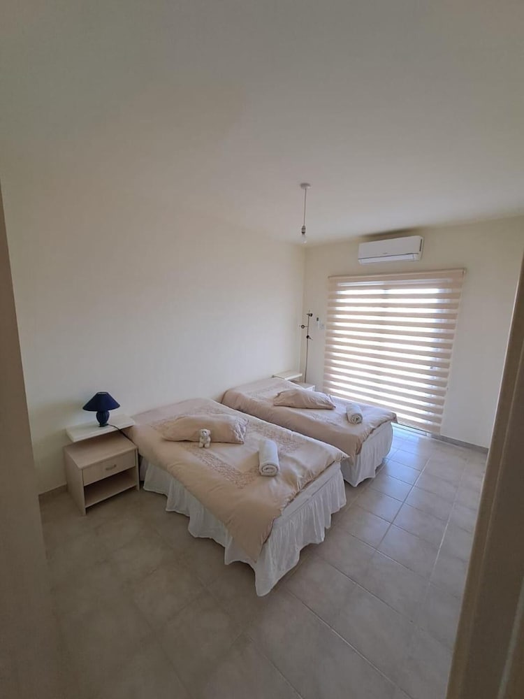Penthouse-5 Guests-balcony-aircon-parking view 5