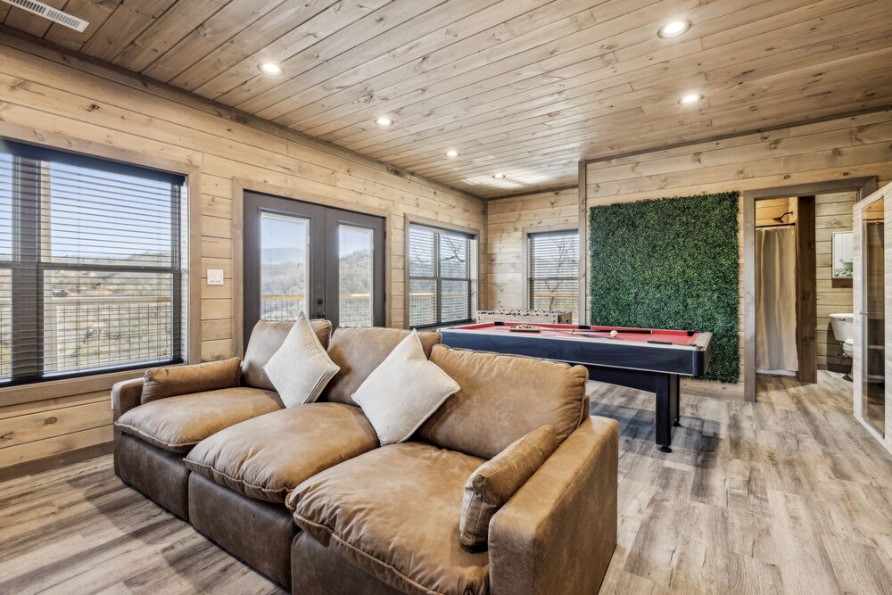 Jerne To The Top 4 Bedroom Cabin