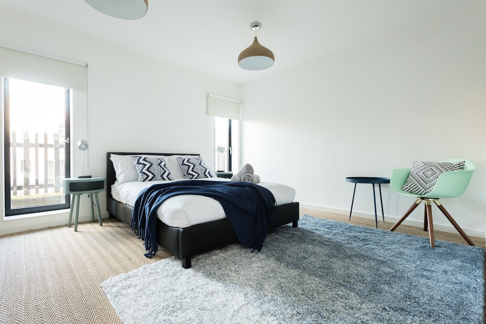 The Cliffside Loft - Distinctly Modern 3BDR Riverside Home