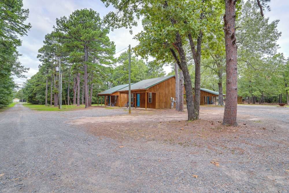 0.5 Mi to Lake: Patio at Heber Springs Cabin! view 4