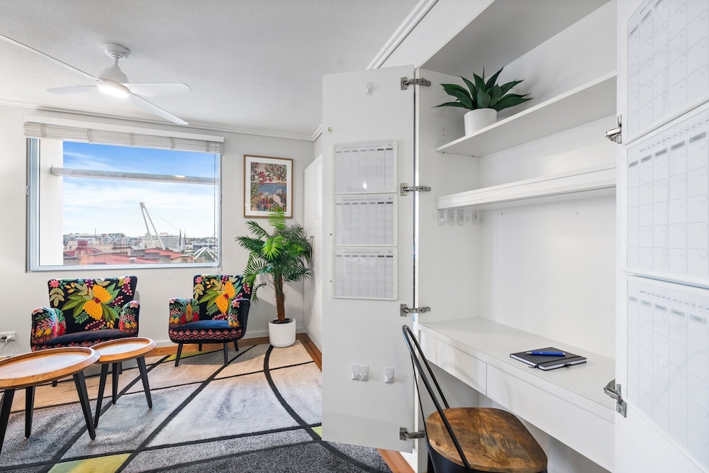 2-bed Brisbane City Pad With Pool & Gym