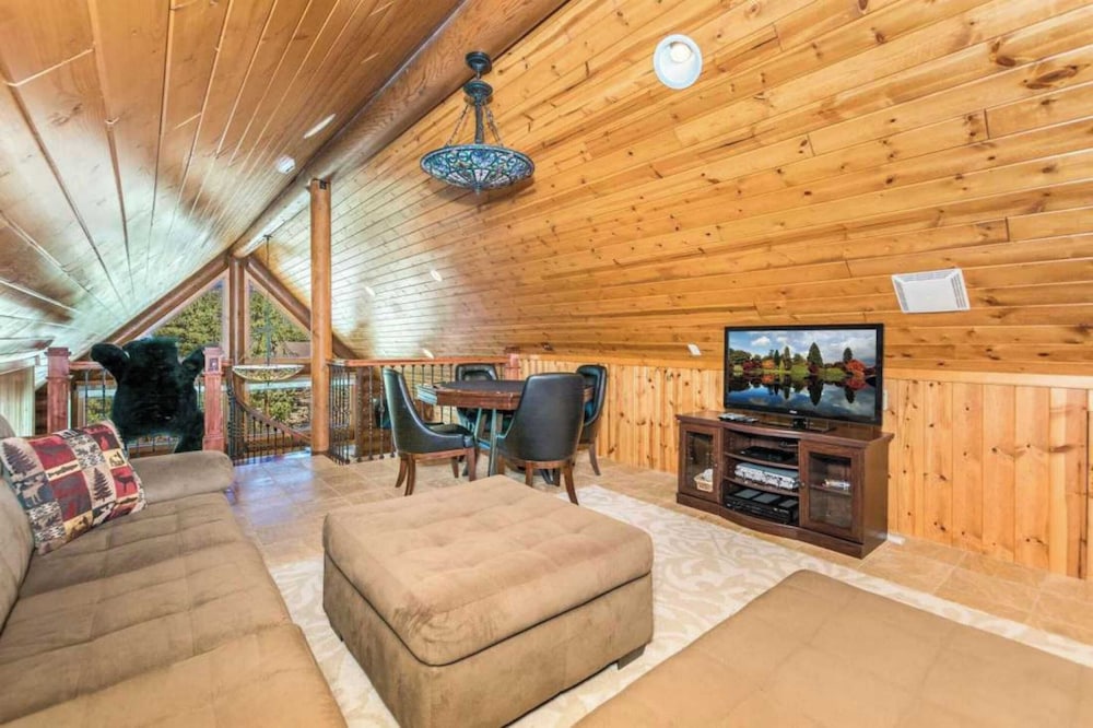 Sleeps 27 2 Homes Near the Lake, Hot Tub + Views Castle Glen Estates