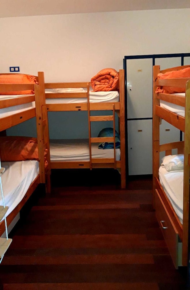 Hostel Barrika Surf Camp photo 2