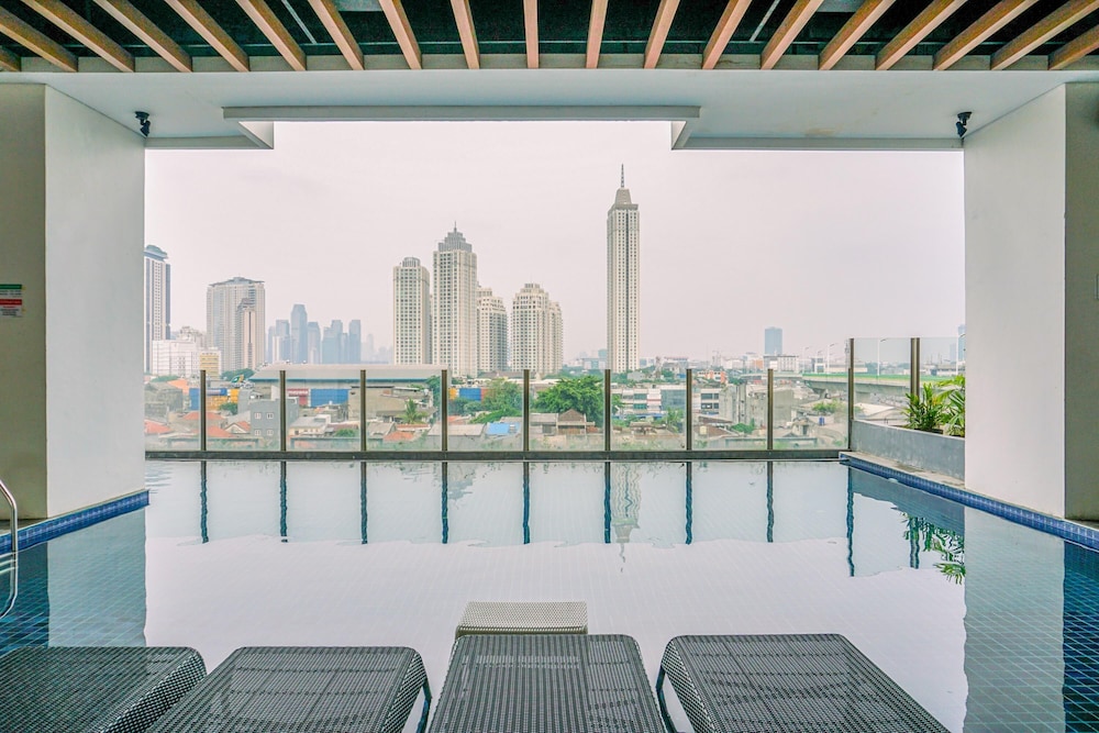Studio Best Rate at Kebayoran Icon Apartment near Gandaria City