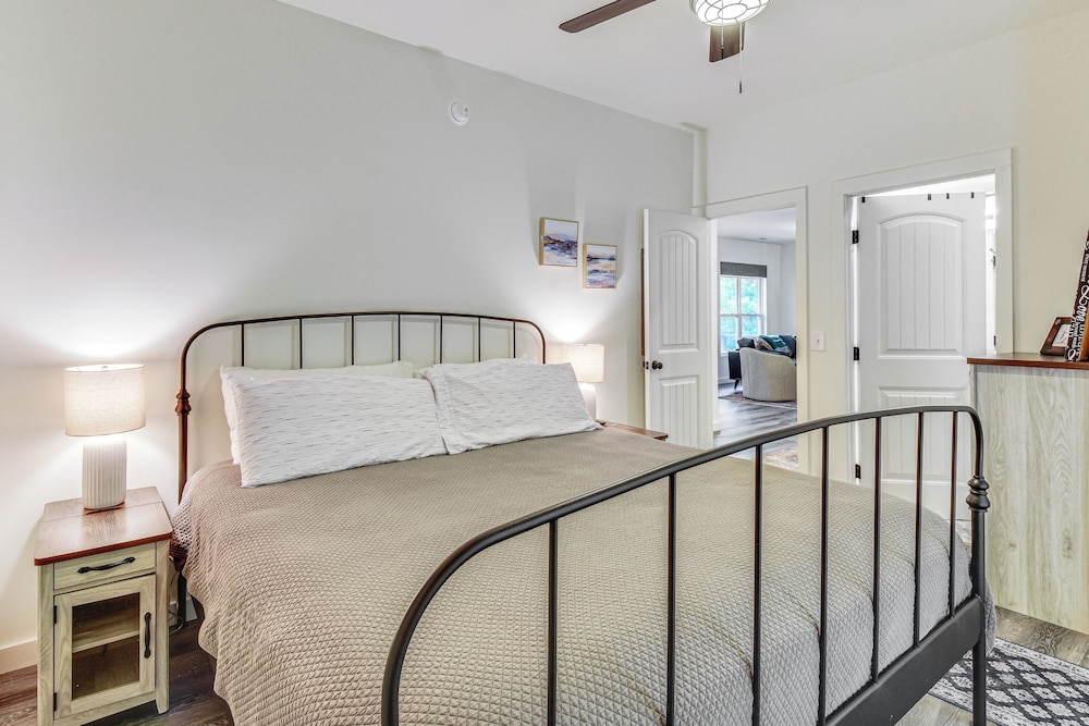 Golf Access & Furnished Deck: Cabin in Clayton