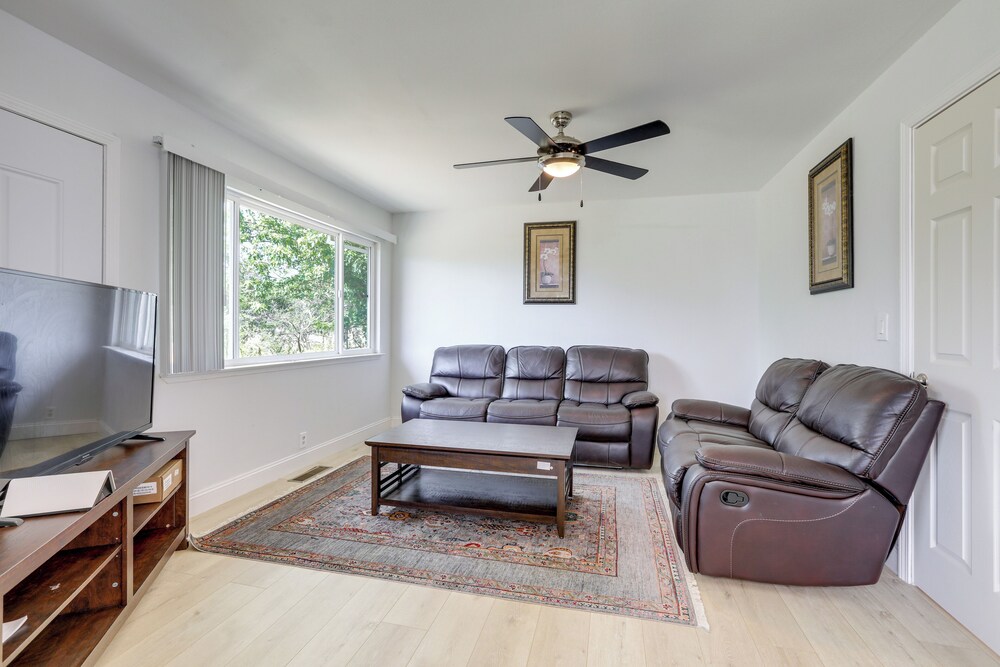 4 Mi to Folsom Lake: Modern Home w/ Patio!