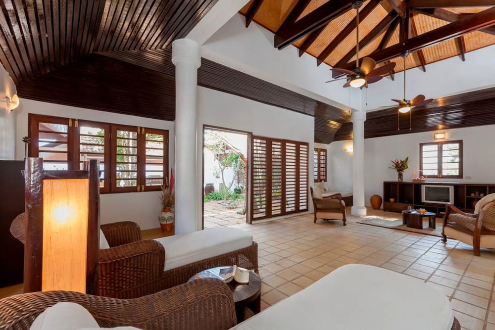 Baan Khunying – Secluded Phuket Beachfront Villa
