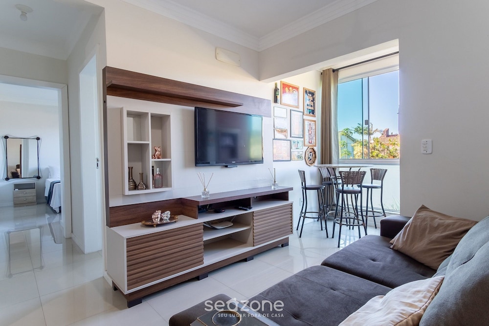 2 Bedroom Apart w/ Air 270m From the Beach Gps0102