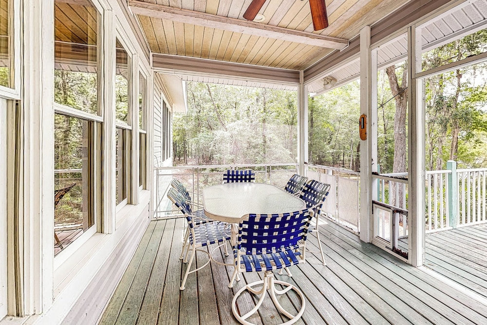 Charming Suwanee House and Bungalow!