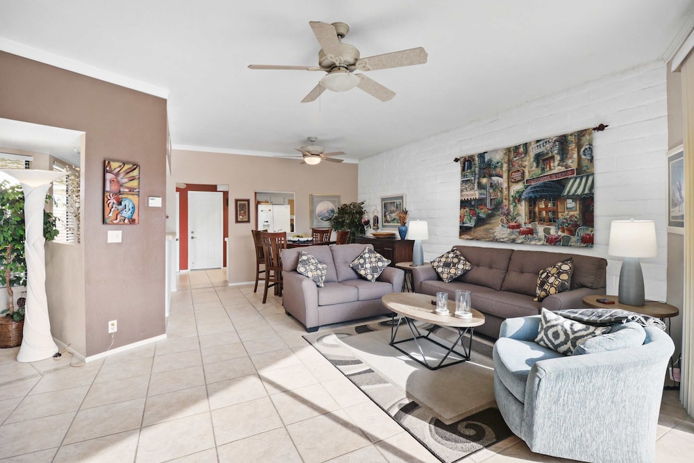 2BR 2BA Charming Cathedral City Condo With Territorial Views