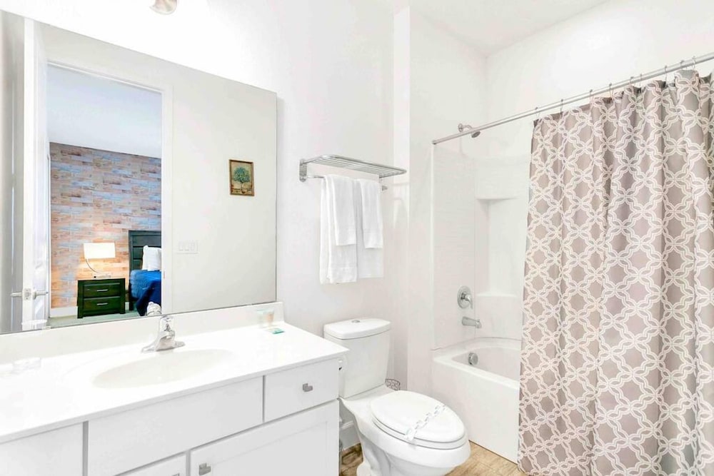 Super Size - 11br Spacious Home w Pool HOT TUB