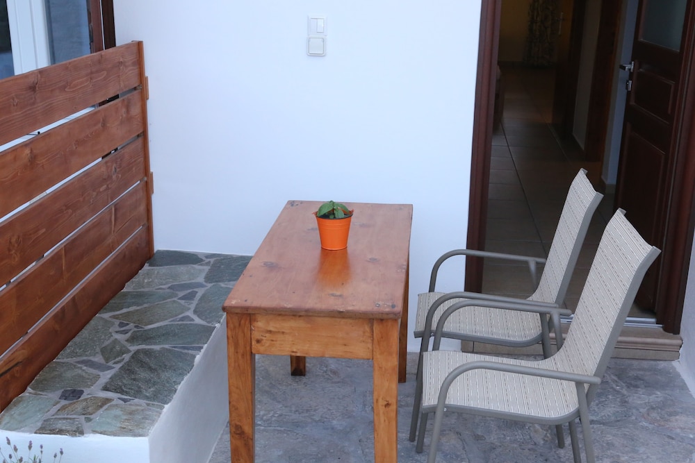 Oasis Rooms & Studios photo 5