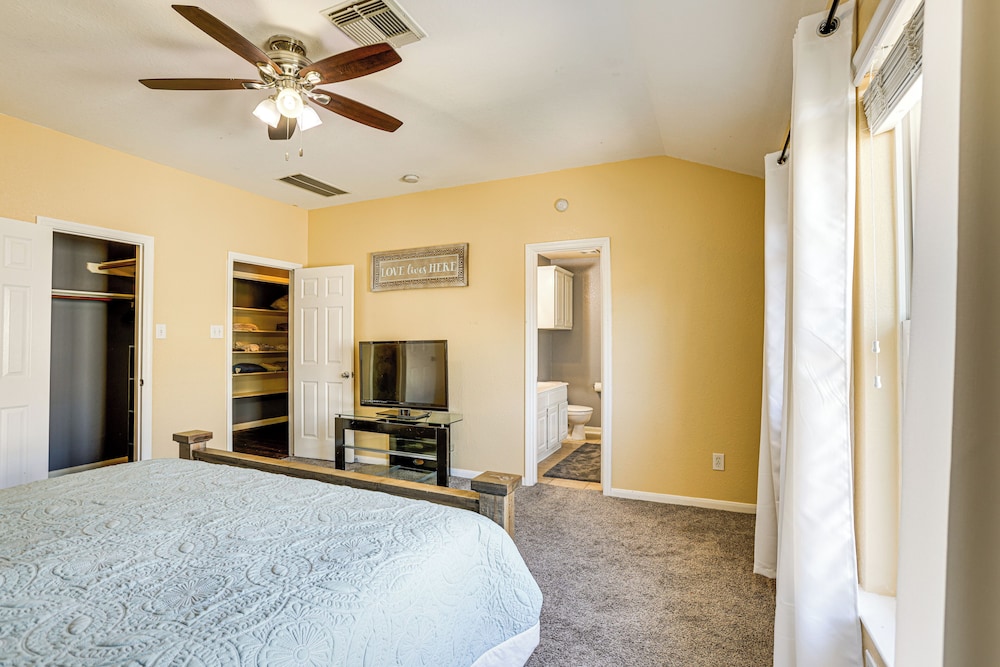 Family Gem w/ Fire Pit & Fenced Yard in Houston