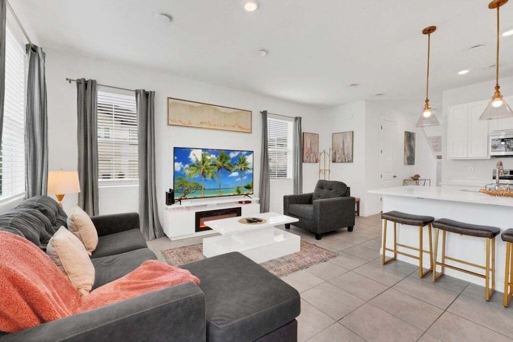 3 Beds 3 Baths Cozy Town Home 3 Bedroom Townhouse