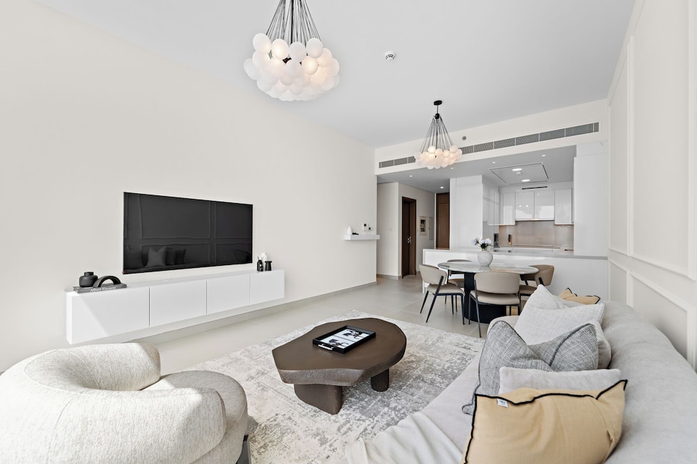 2BR M Peaceful Yet Central Dubai