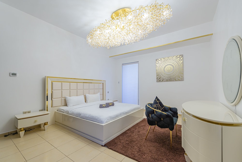 Marco Polo - Deluxe Waterfront Roomy Apt, Perfect for Groups