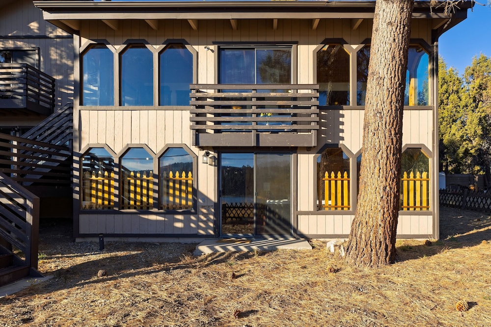 Viewtopia by Avantstay Lakefront Views Hot Tub