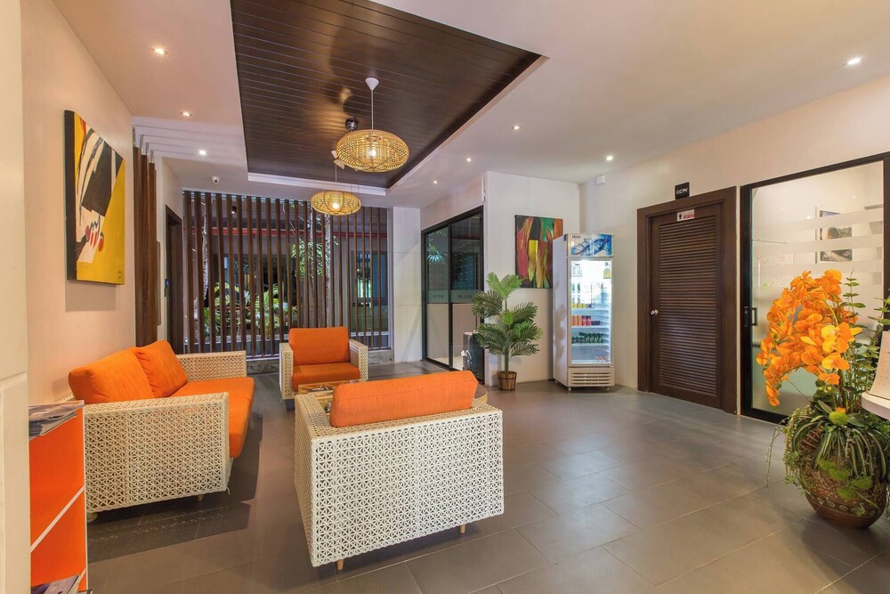 Emerald 307 - Studio With Balcony and Shared Pool