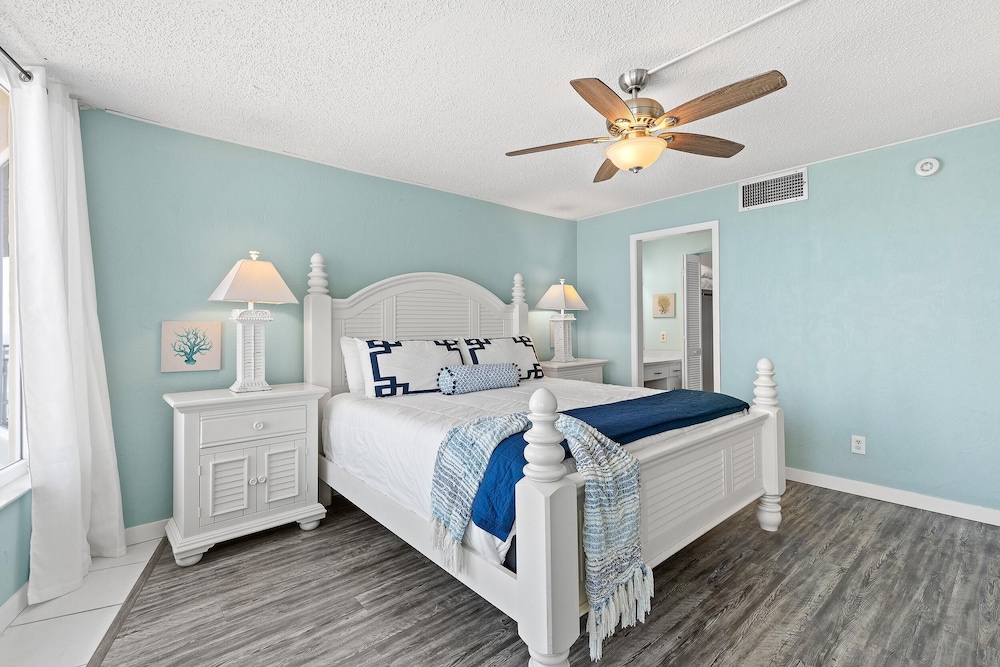 The Shores Club 1105