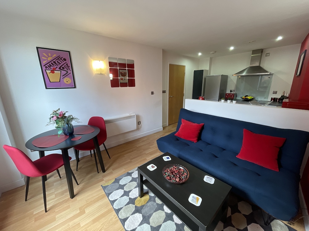 Modern 1BR City Centre Apartment view 3