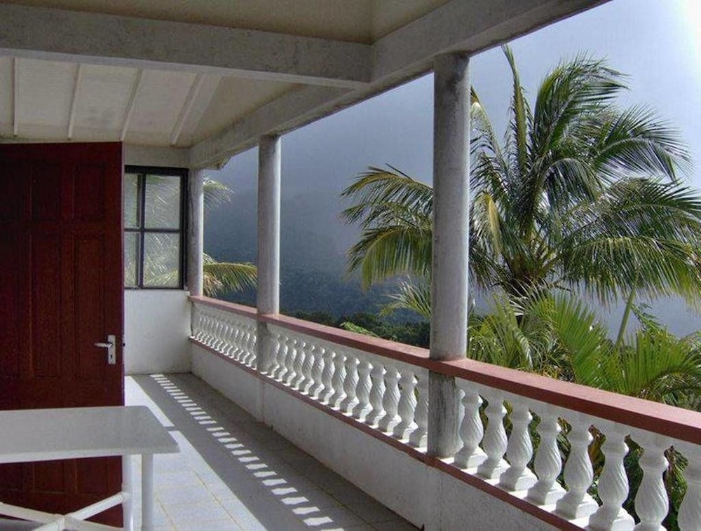 Symes Zee Villa