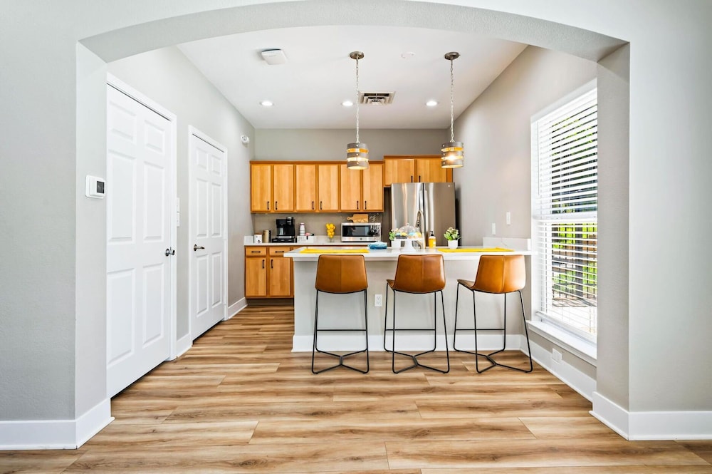Landing Apartments - Eureka