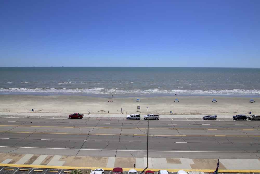 By The Sea Gulf View Deluxe Condo