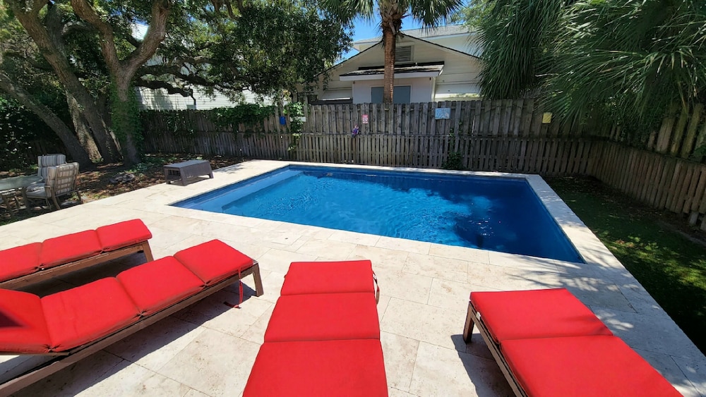 Thirst N' Howl by Tybee Vacation Rentals