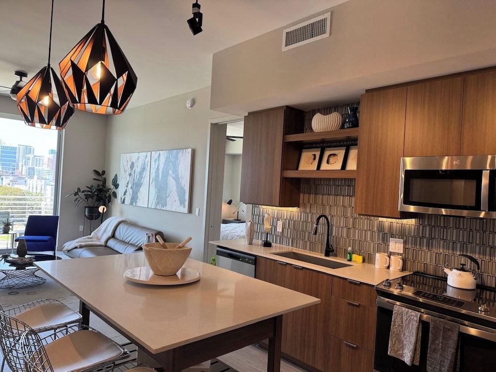 Chic 2BR Downtown Fort Lauderdale Apt w/ Pool