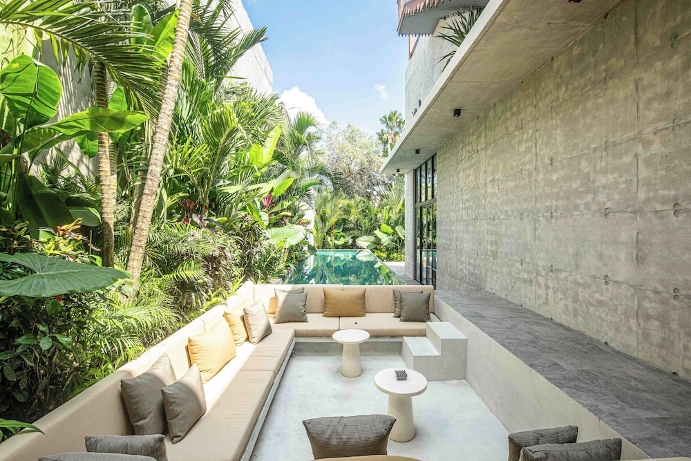 Modern 4 BR Villa Heart of Canggu 8mins to Beach