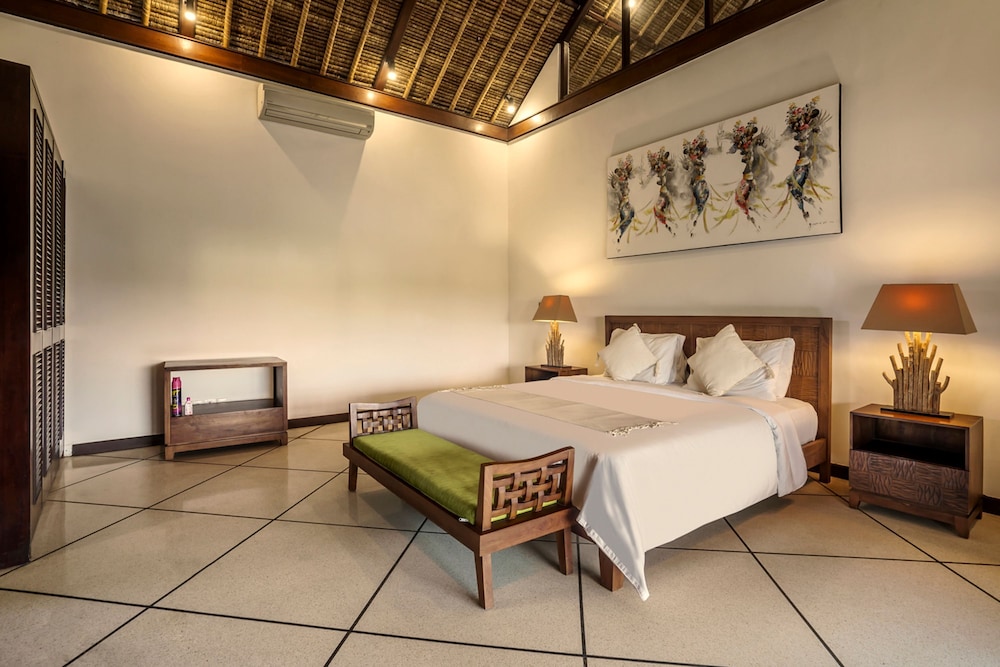 Villa Gading by Alfred in Bali - Stunning 4BD Villa in the Heart of Seminyak Beach