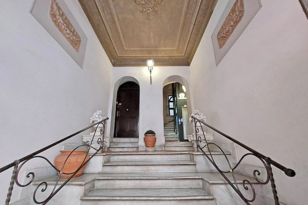 Colosseo book house