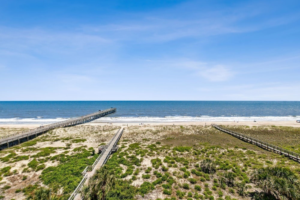 663 Amelia By The Sea 2 Bedroom Condo
