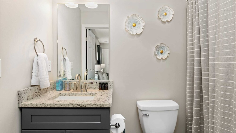 10 Townhomes, Sleeps 89 6 Mins to DT Asheville Sycamore Cove by Avantstay