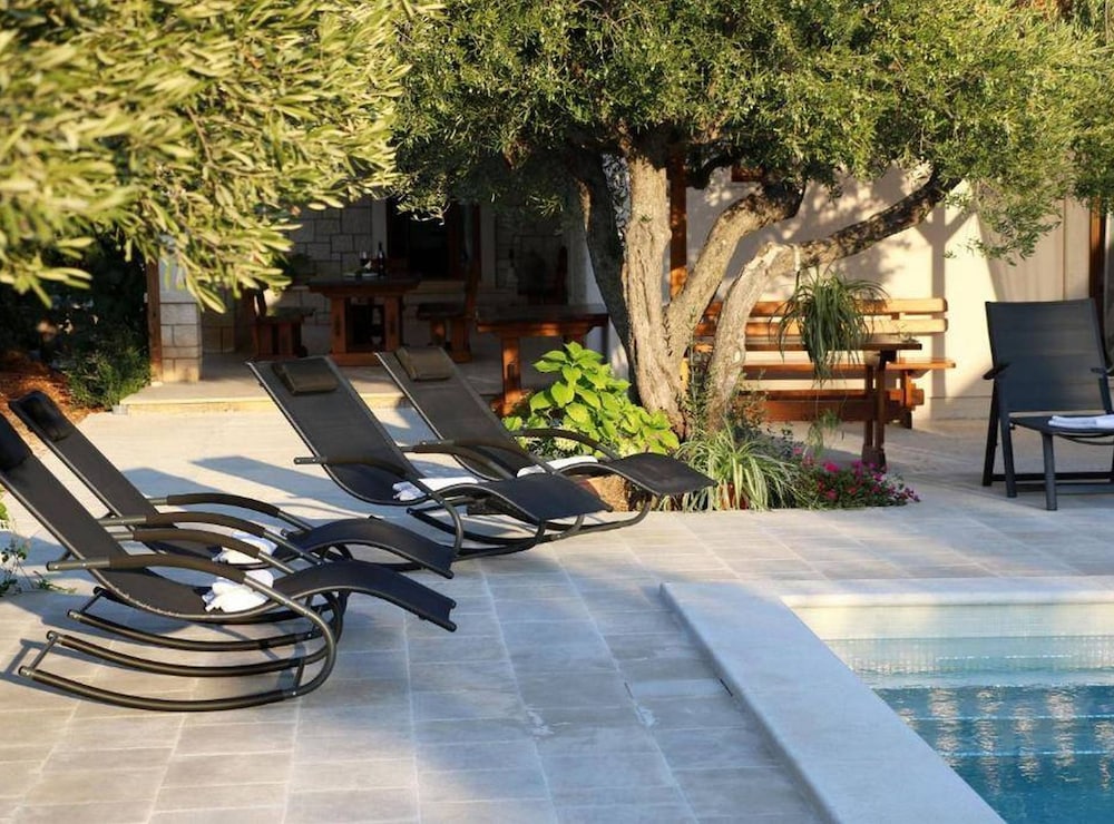 Secluded Oasis With Pool, Outdoor Kitchen, & Landscaped Terraces