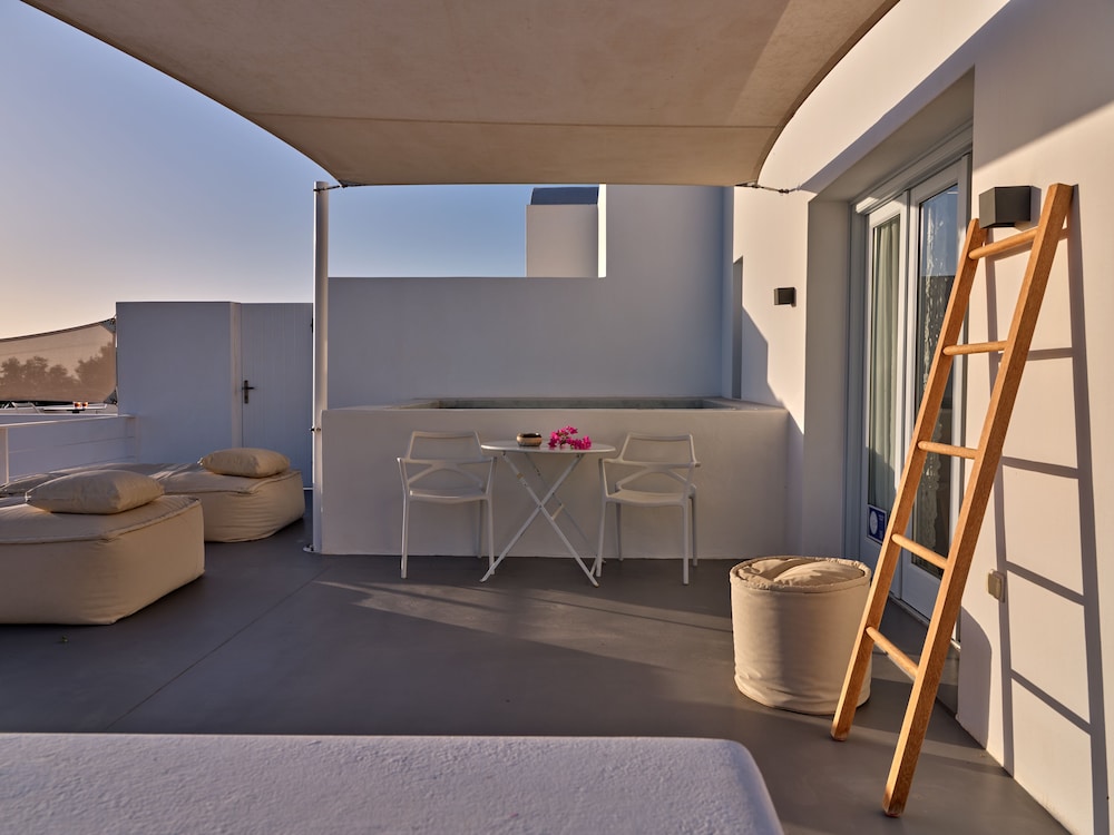 Santorini Heights