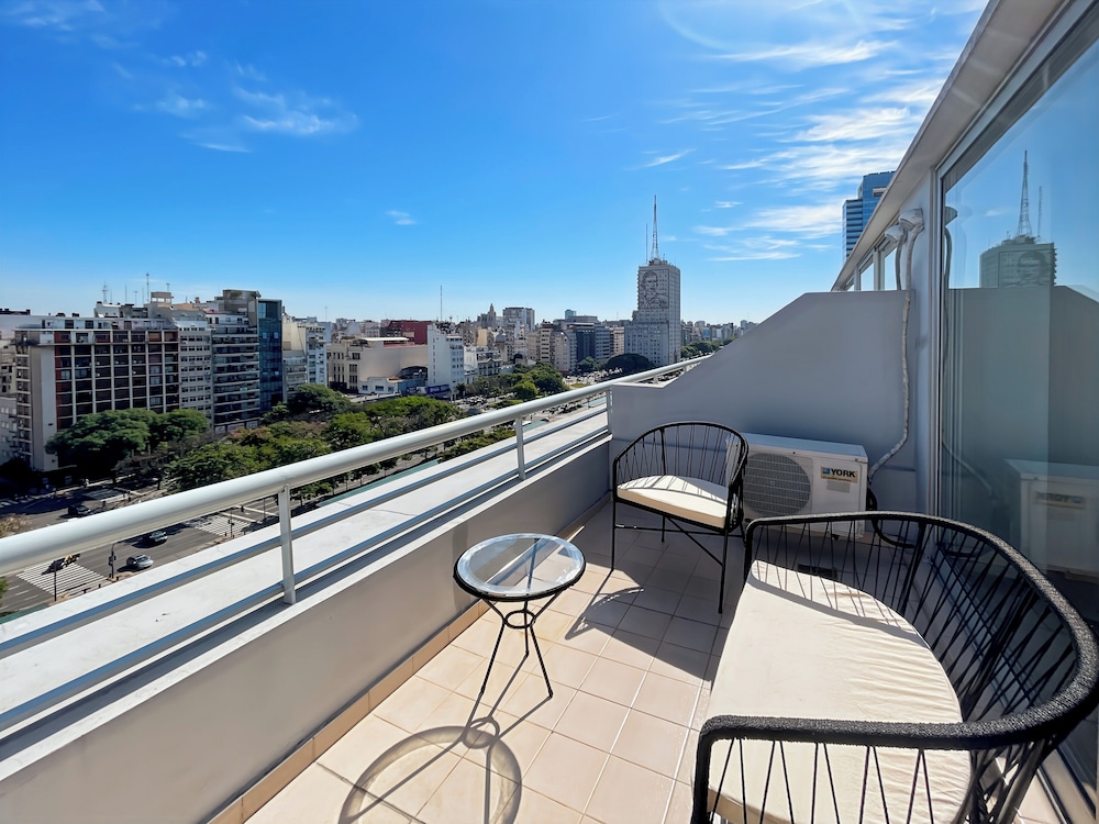 Studio Apartment on 13th Floor With Balcony Terrace