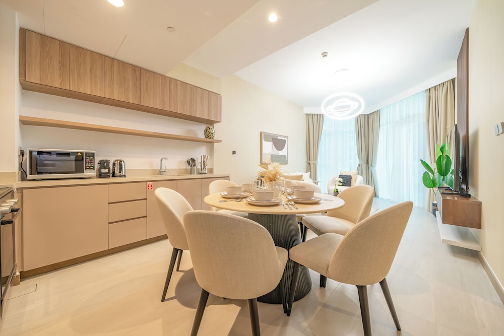 Impressive 2BR Apt with Premium
