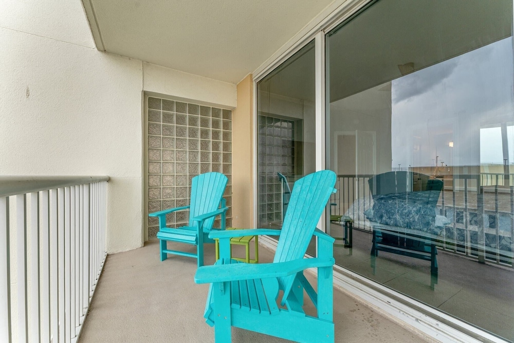 Shoreline Serenity by Avantstay Beachfront + Views!