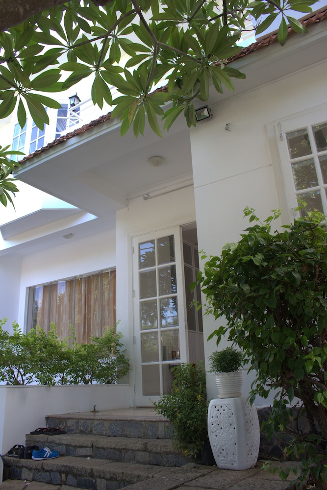 Des Ami Villa