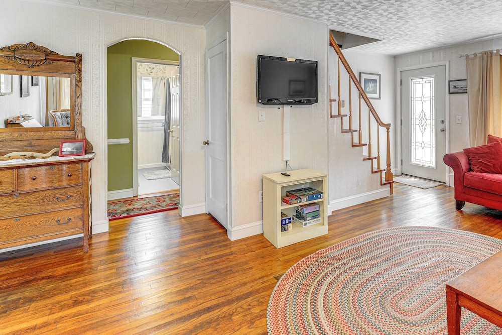Walkable Beach Retreat on Chesapeake Bay!