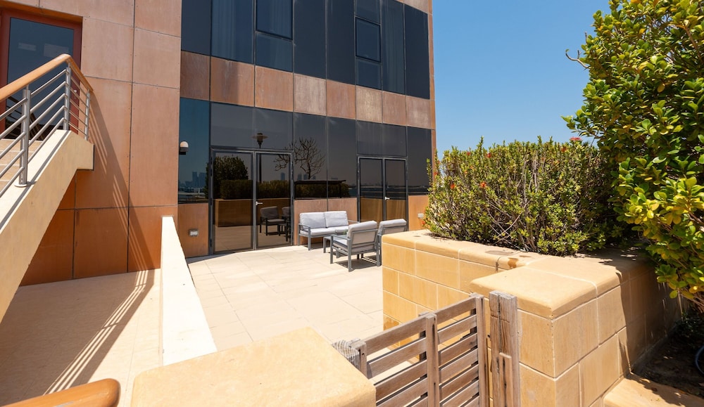 Exquisite 2BR w Exclusive Beach Access at the Palm